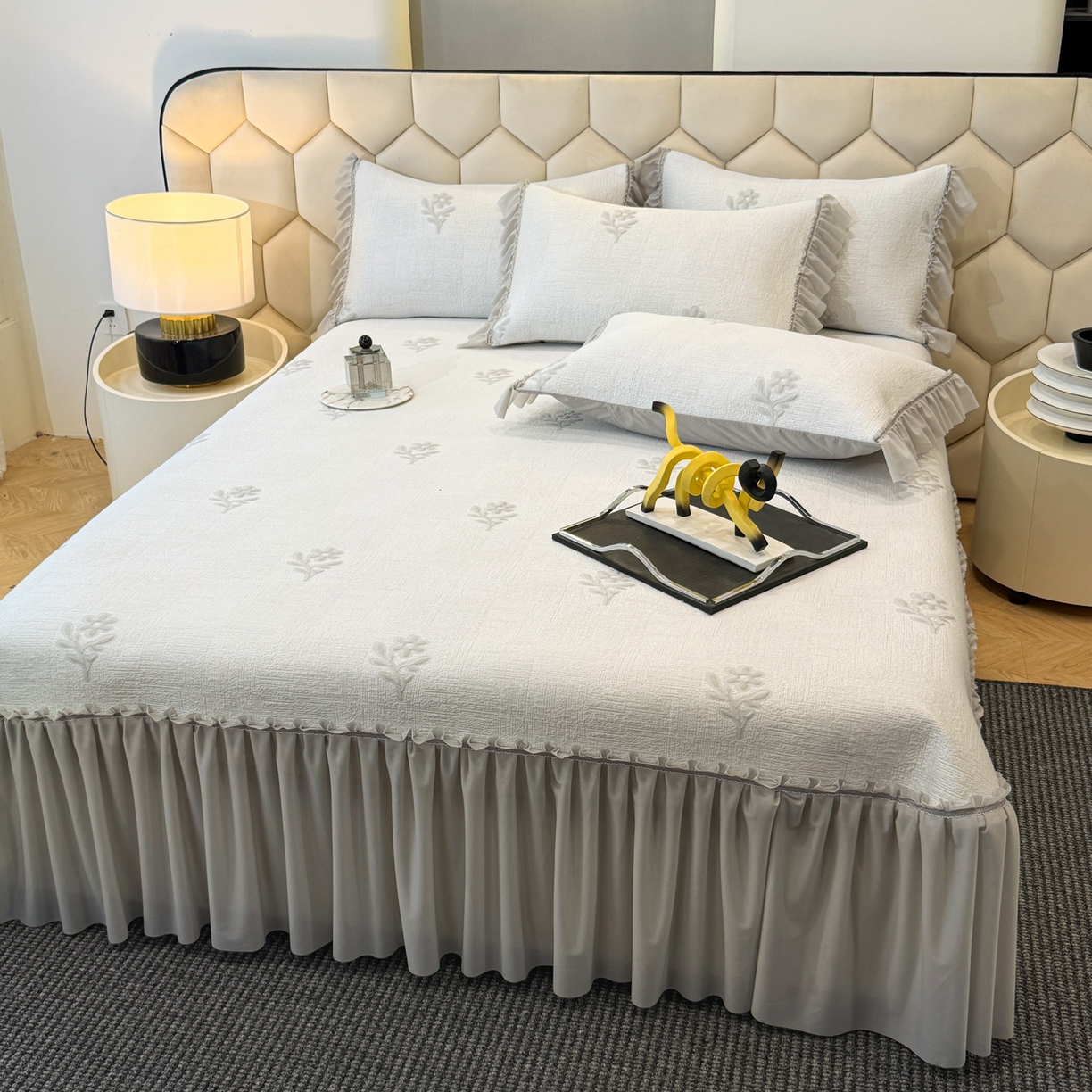 91家纺网 家纺一手货源 找家纺 六合家纺 2026春夏新款A类凉感高分子床裙款凉席三件套-云絮茉香 云絮茉香-灰色