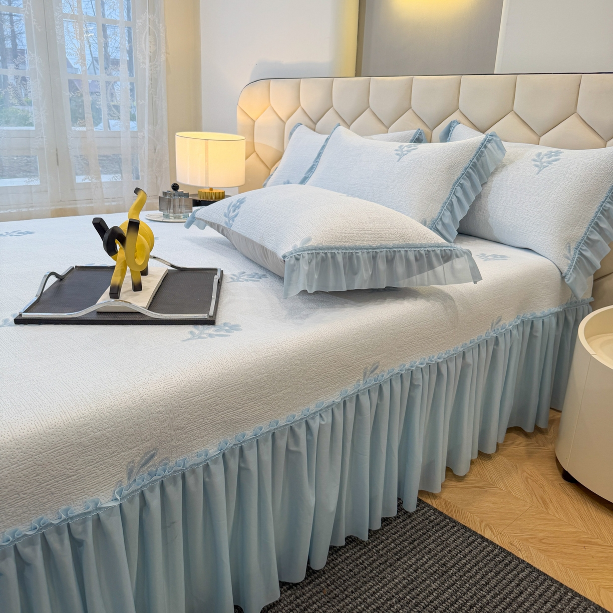 91家纺网 家纺一手货源 找家纺 六合家纺 2026春夏新款A类凉感高分子床裙款凉席三件套-云絮茉香 云絮茉香-蓝色