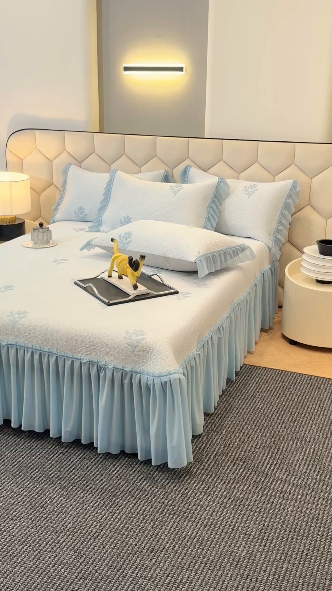 91家纺网 家纺一手货源 找家纺 六合家纺 2026春夏新款A类凉感高分子床裙款凉席三件套-云絮茉香 云絮茉香-蓝色