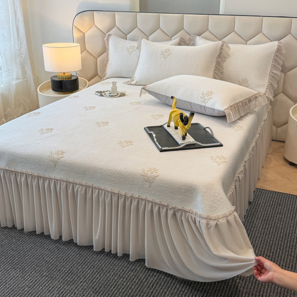 91家纺网 家纺一手货源 找家纺 六合家纺 2026春夏新款A类凉感高分子床裙款凉席三件套-云絮茉香 云絮茉香-香槟色