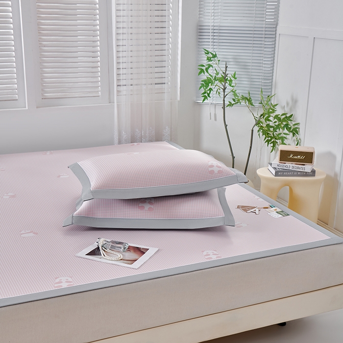 91家纺网 家纺一手货源 找家纺 小牛席业 2026新款熊猫格纹提花冰丝席席子凉席 粉色