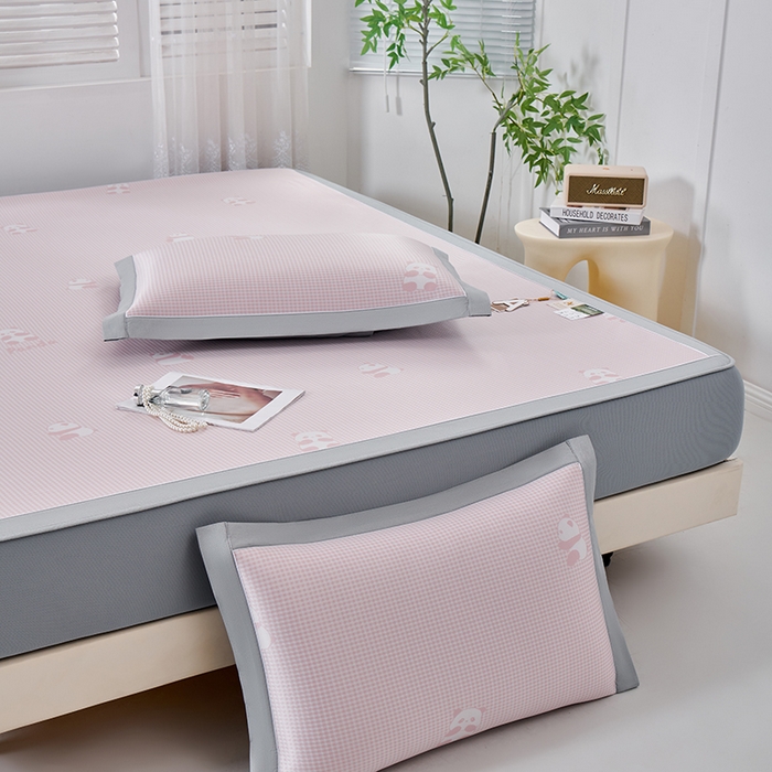 91家纺网 家纺一手货源 找家纺 小牛席业 2026新款熊猫格纹提花冰丝席席子凉席-床笠款 粉色