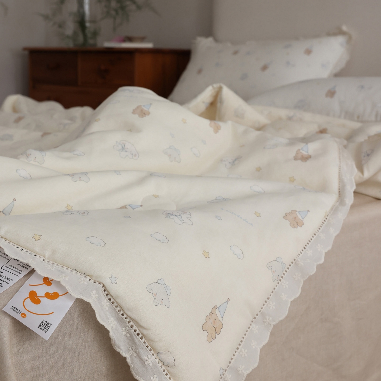 91家纺网 家纺一手货源 找家纺 万盛家纺 2026新款全棉双层纱花边印花夏被空调被夏凉被 小吉象