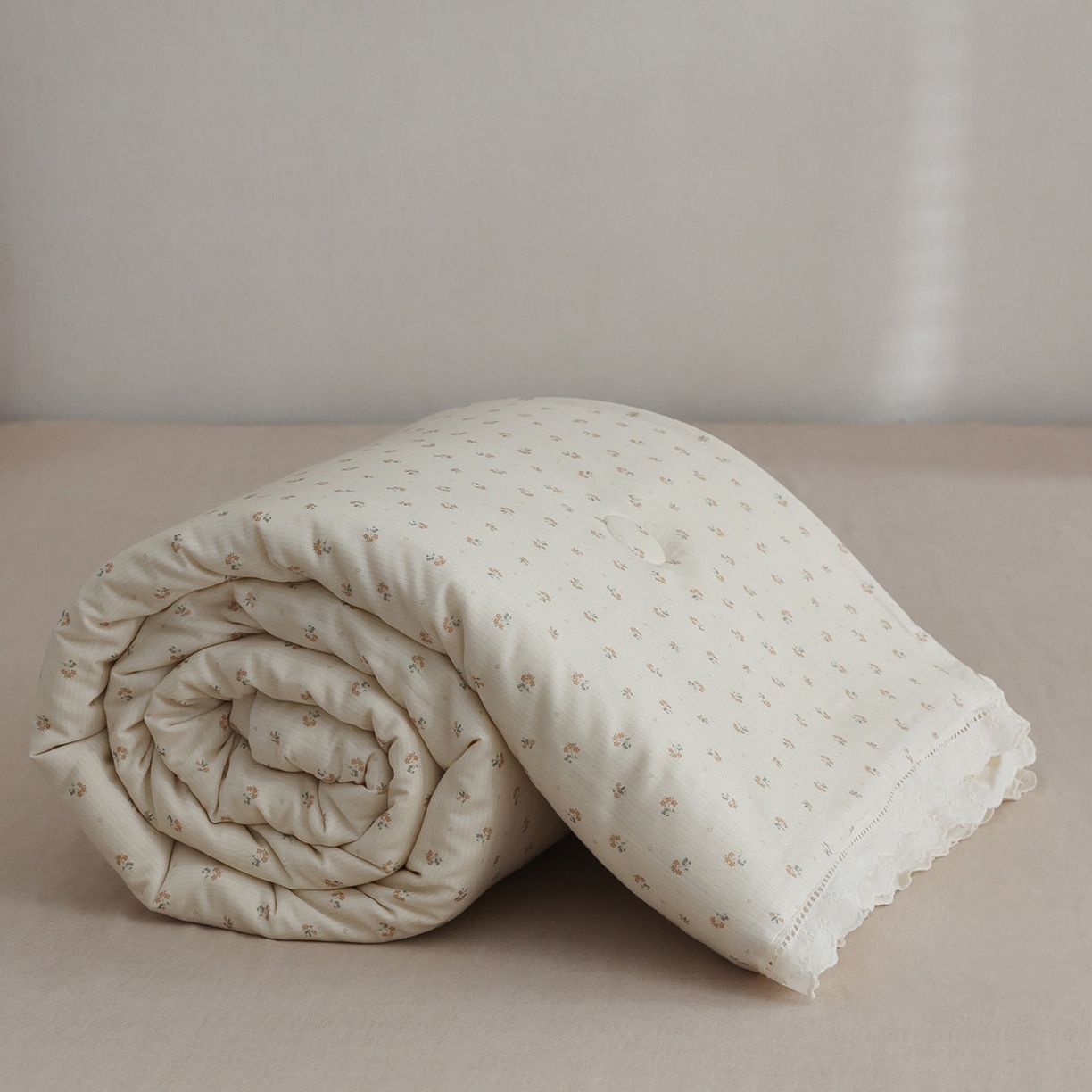 91家纺网 家纺一手货源 找家纺 万盛家纺 2026新款全棉双层纱花边印花夏被空调被夏凉被 浅陌