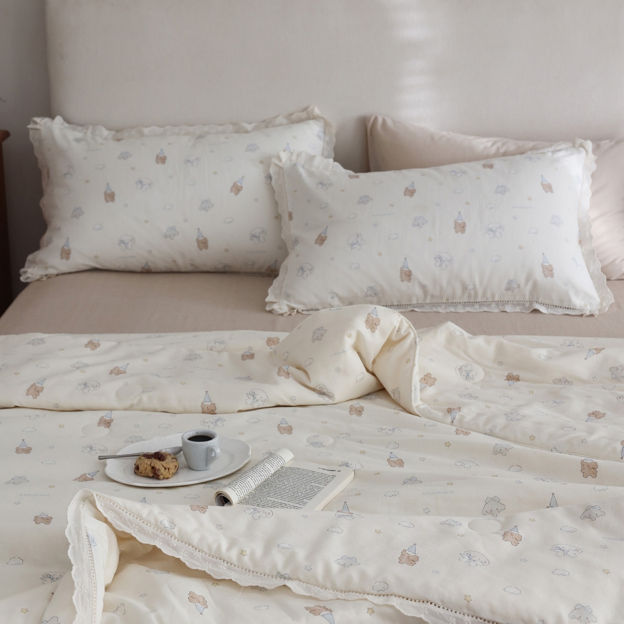 91家纺网 家纺一手货源 找家纺 万盛家纺 2026新款全棉双层纱花边印花夏被空调被夏凉被 小吉象