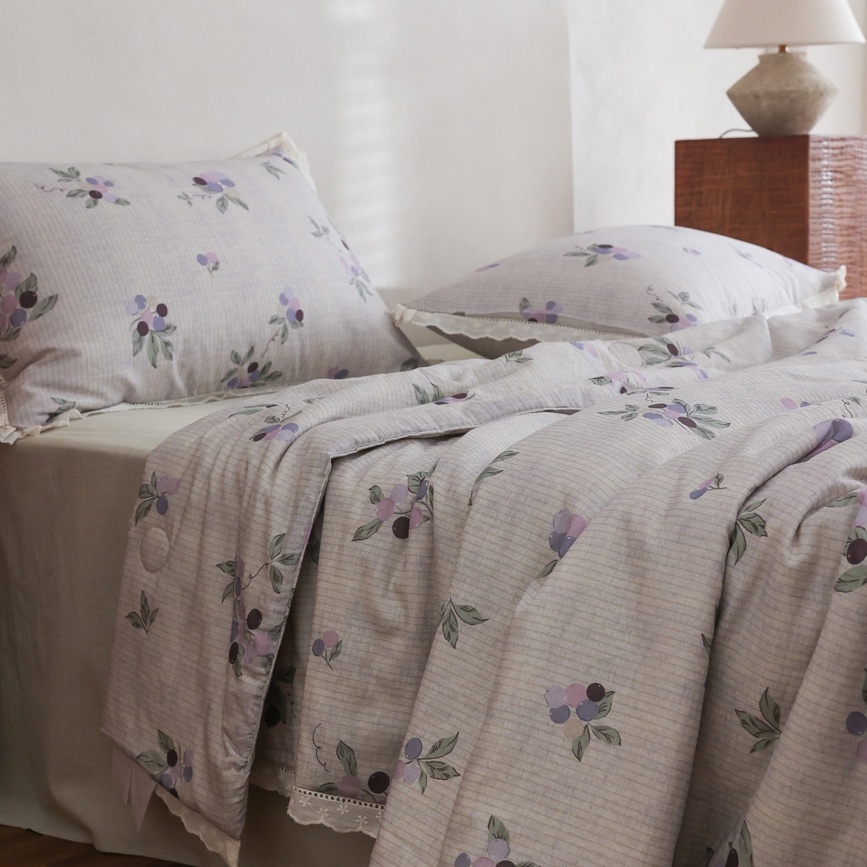 91家纺网 家纺一手货源 找家纺 万盛家纺 2026新款全棉双层纱花边印花夏被空调被夏凉被 铃兰