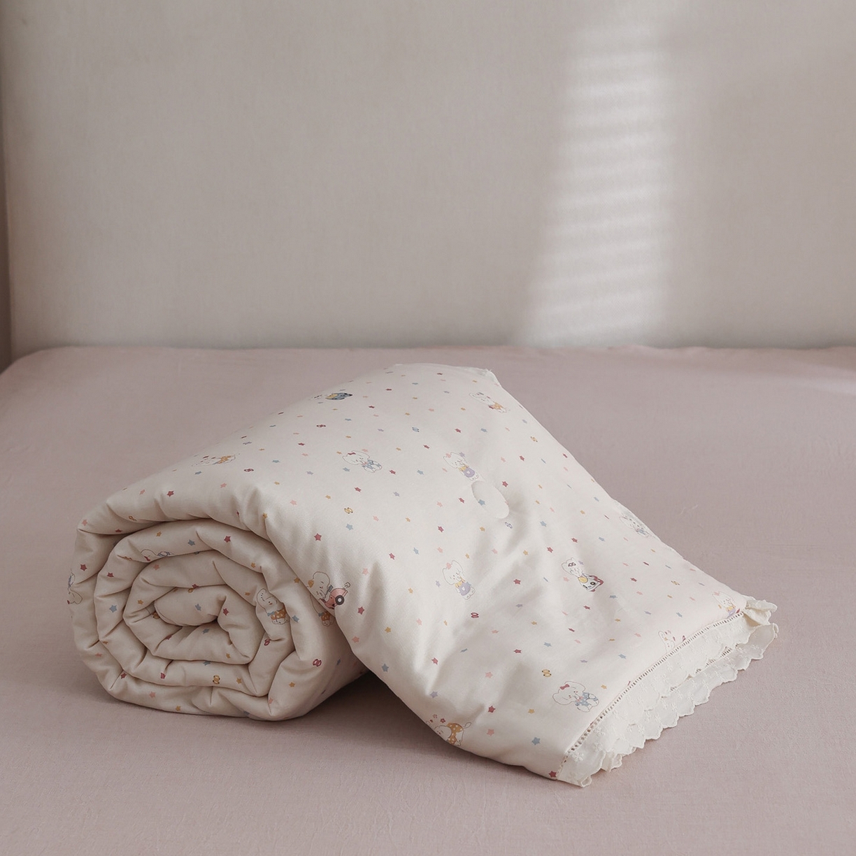 91家纺网 家纺一手货源 找家纺 万盛家纺 2026新款全棉双层纱花边印花夏被空调被夏凉被 俏皮小象