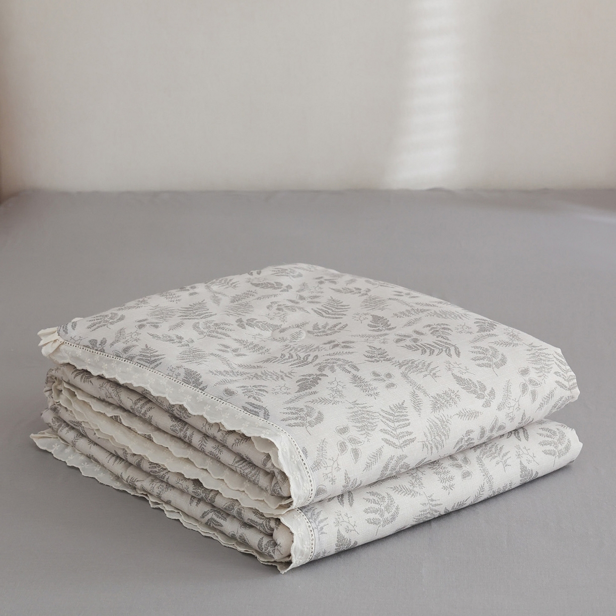 91家纺网 家纺一手货源 找家纺 万盛家纺 2026新款全棉双层纱花边印花夏被空调被夏凉被 莫里