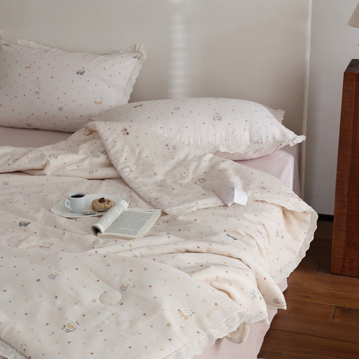 91家纺网 家纺一手货源 找家纺 万盛家纺 2026新款全棉双层纱花边印花夏被空调被夏凉被 俏皮小象