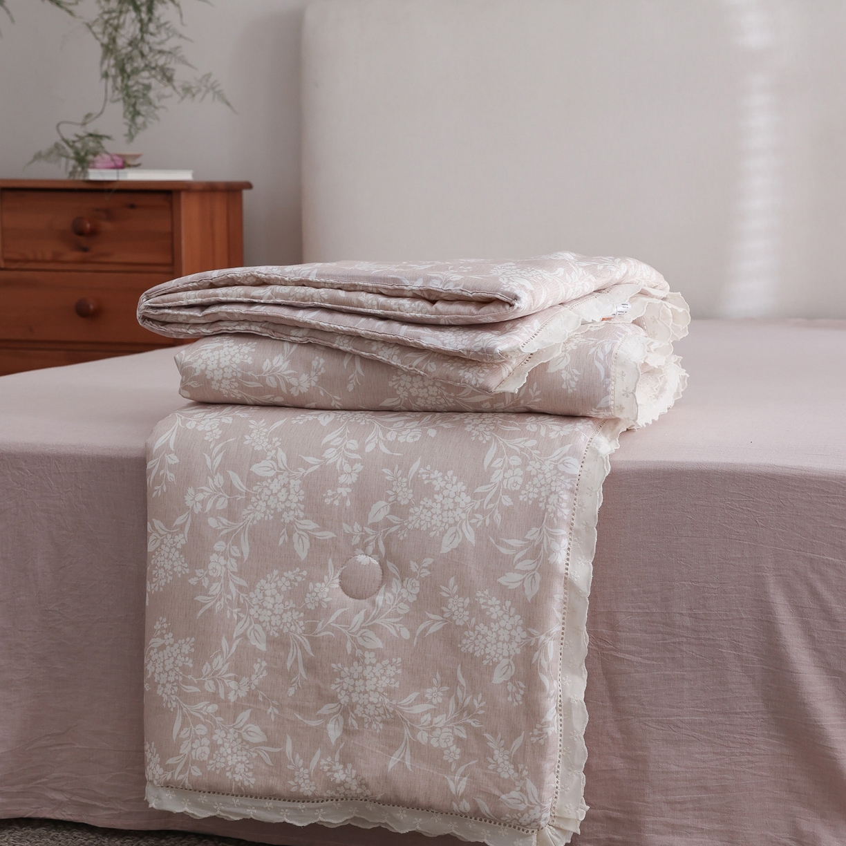 91家纺网 家纺一手货源 找家纺 万盛家纺 2026新款全棉双层纱花边印花夏被空调被夏凉被 简悦