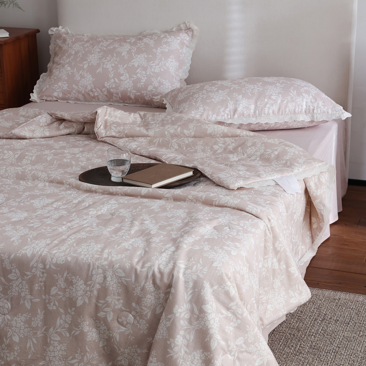 91家纺网 家纺一手货源 找家纺 万盛家纺 2026新款全棉双层纱花边印花夏被空调被夏凉被 简悦