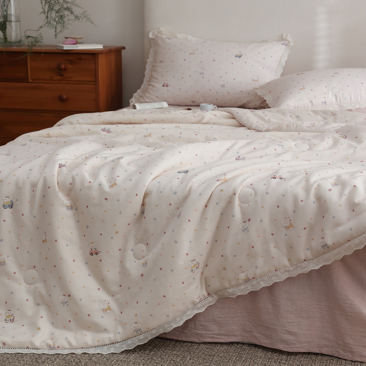 91家纺网 家纺一手货源 找家纺 万盛家纺 2026新款全棉双层纱花边印花夏被空调被夏凉被 俏皮小象