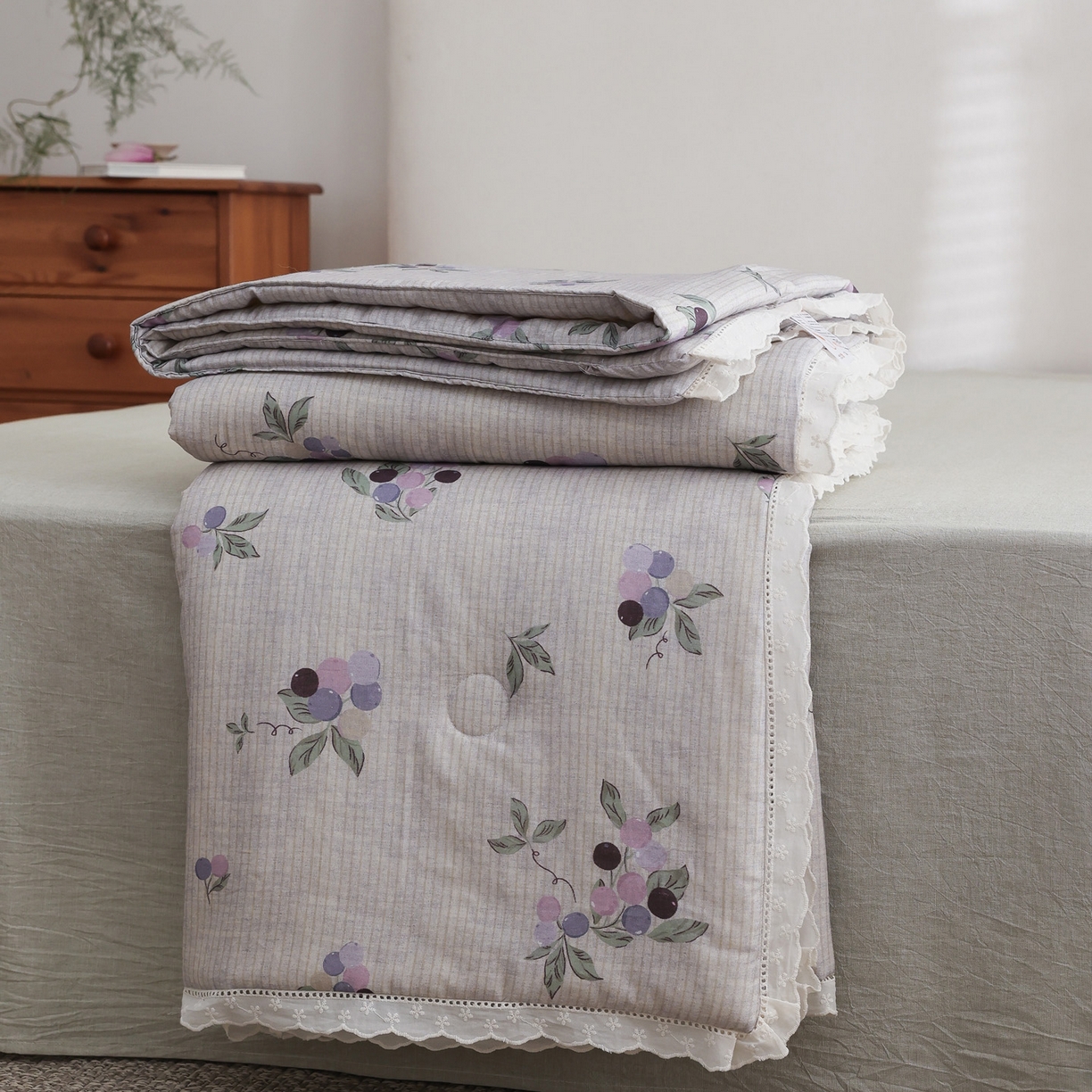 91家纺网 家纺一手货源 找家纺 万盛家纺 2026新款全棉双层纱花边印花夏被空调被夏凉被 铃兰