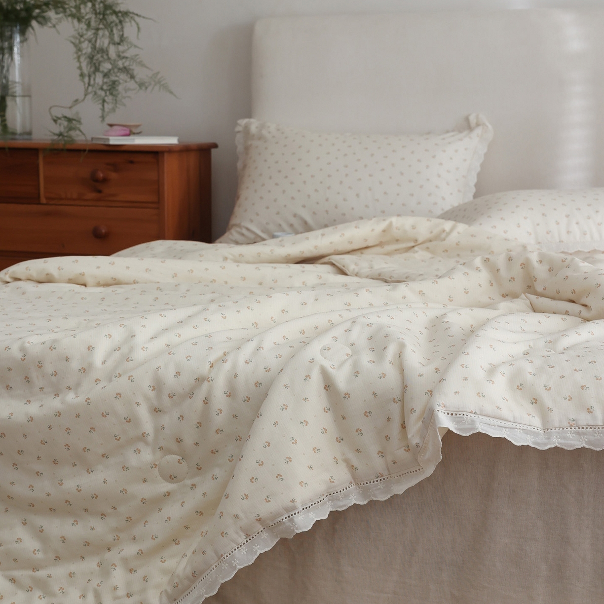 91家纺网 家纺一手货源 找家纺 万盛家纺 2026新款全棉双层纱花边印花夏被空调被夏凉被 浅陌