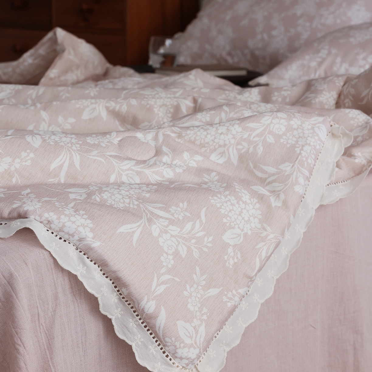 91家纺网 家纺一手货源 找家纺 万盛家纺 2026新款全棉双层纱花边印花夏被空调被夏凉被 简悦