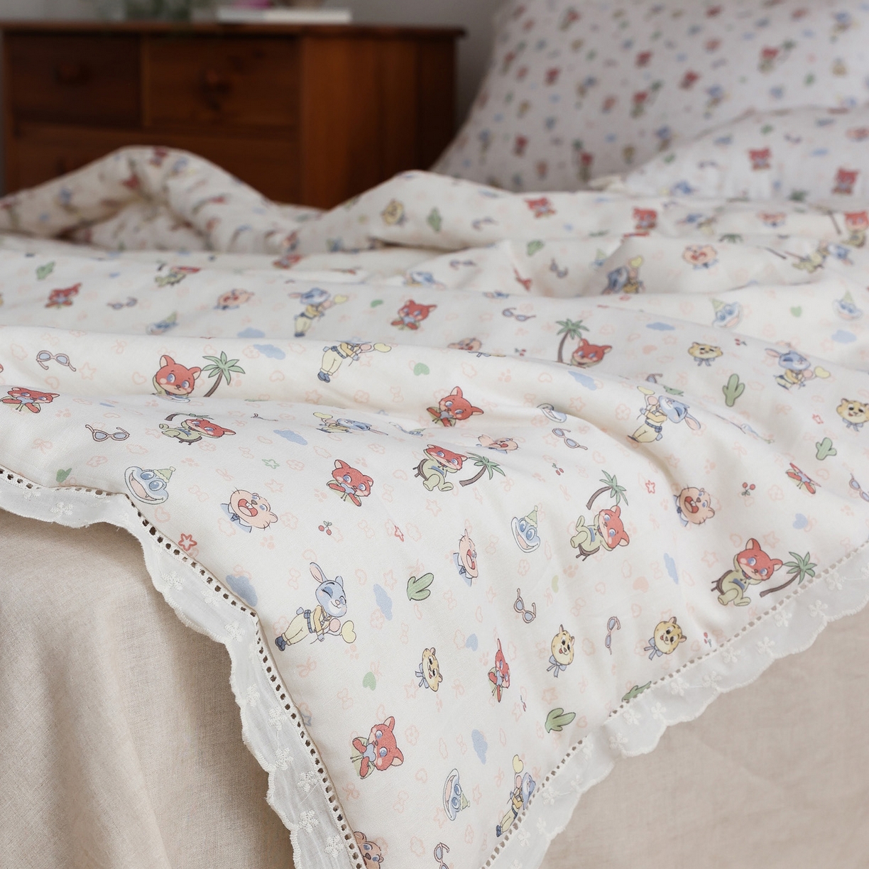 91家纺网 家纺一手货源 找家纺 万盛家纺 2026新款全棉双层纱花边印花夏被空调被夏凉被 动物城