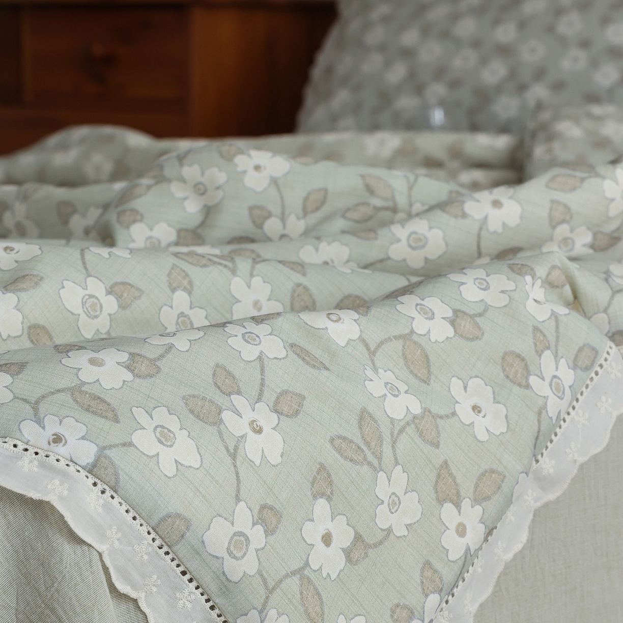 91家纺网 家纺一手货源 找家纺 万盛家纺 2026新款全棉双层纱花边印花夏被空调被夏凉被 曼叶