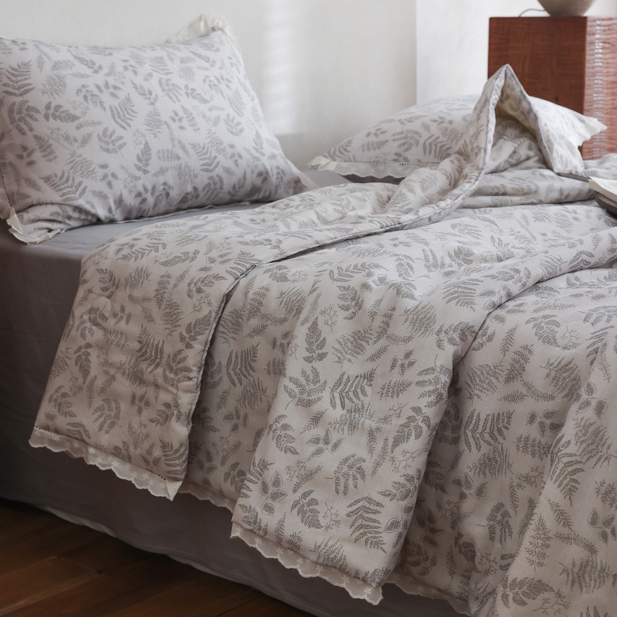 91家纺网 家纺一手货源 找家纺 万盛家纺 2026新款全棉双层纱花边印花夏被空调被夏凉被 莫里