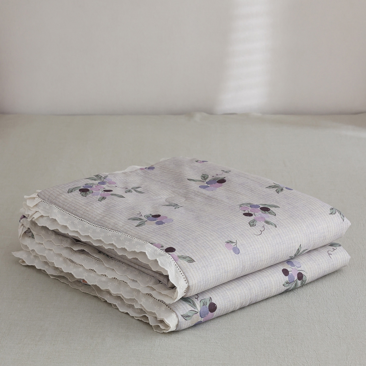 91家纺网 家纺一手货源 找家纺 万盛家纺 2026新款全棉双层纱花边印花夏被空调被夏凉被 铃兰