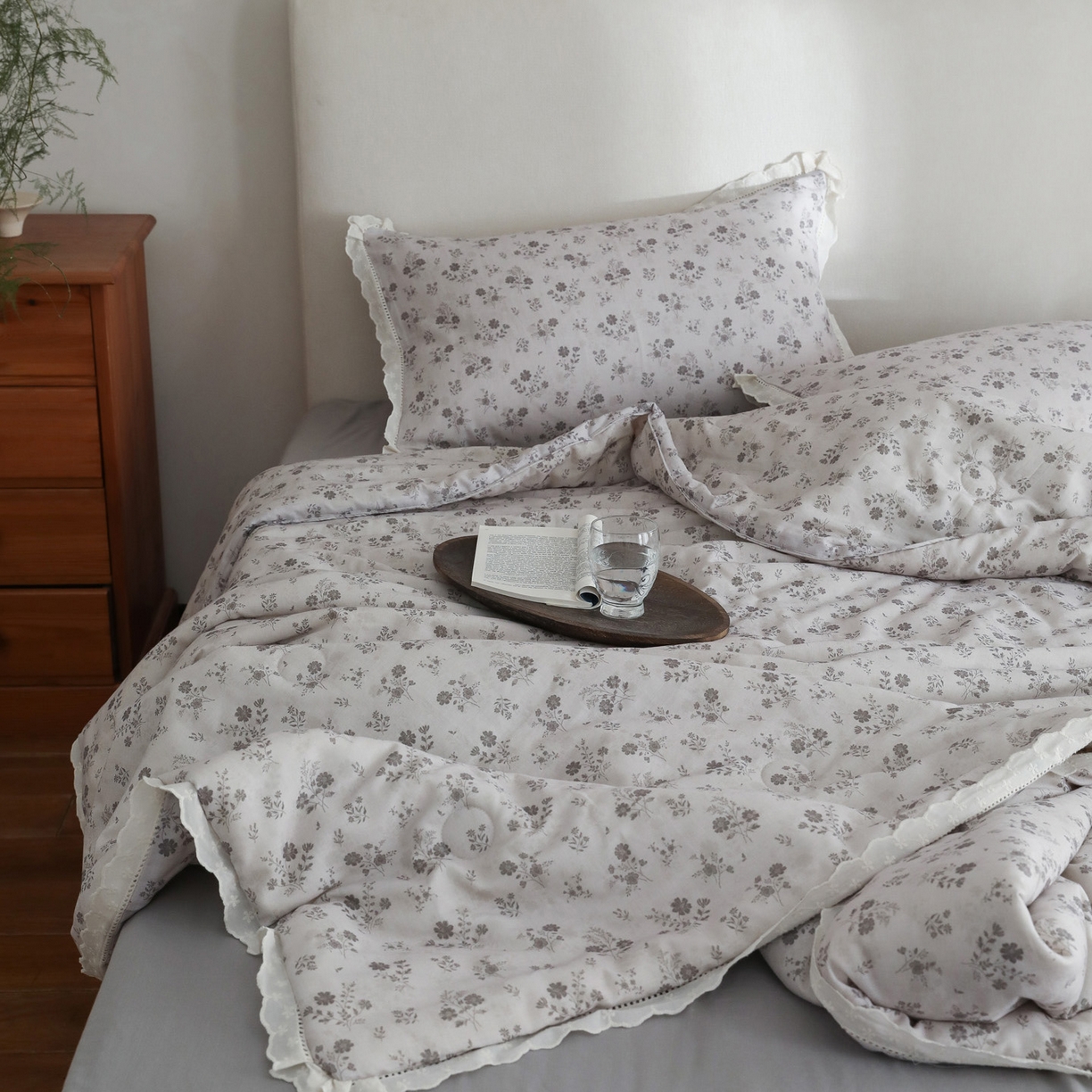 91家纺网 家纺一手货源 找家纺 万盛家纺 2026新款全棉双层纱花边印花夏被空调被夏凉被 月落昙华