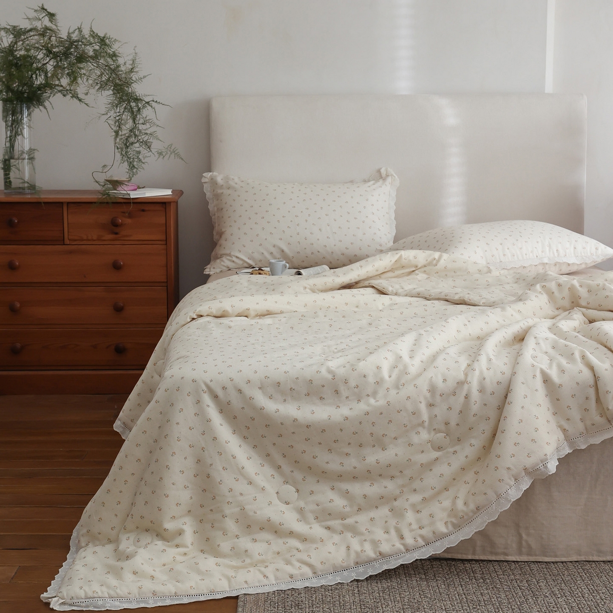 91家纺网 家纺一手货源 找家纺 万盛家纺 2026新款全棉双层纱花边印花夏被空调被夏凉被 浅陌