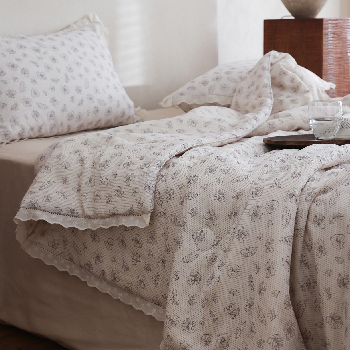 91家纺网 家纺一手货源 找家纺 万盛家纺 2026新款全棉双层纱花边印花夏被空调被夏凉被 素颜