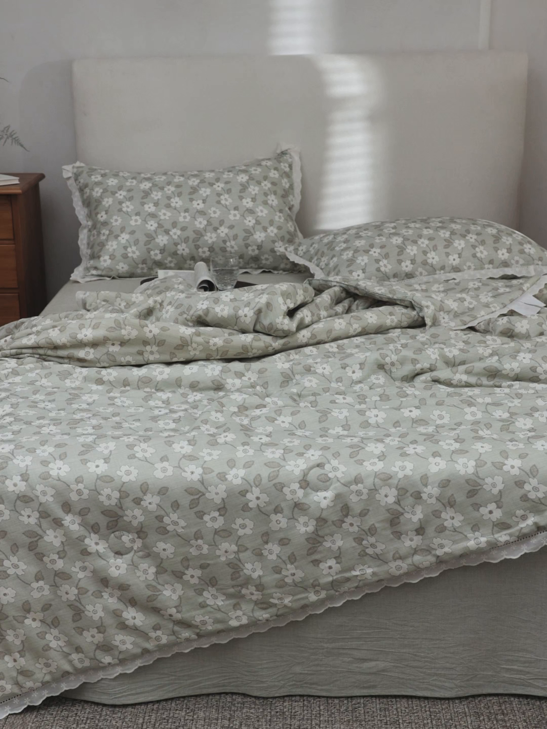 91家纺网 家纺一手货源 找家纺 万盛家纺 2026新款全棉双层纱花边印花夏被空调被夏凉被 曼叶