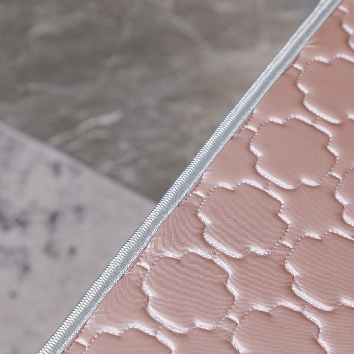 91家纺网 家纺一手货源 找家纺 （总）多乐家纺 2026新款水光冰丝绸锦氨冰皮加厚乳胶凉席席子