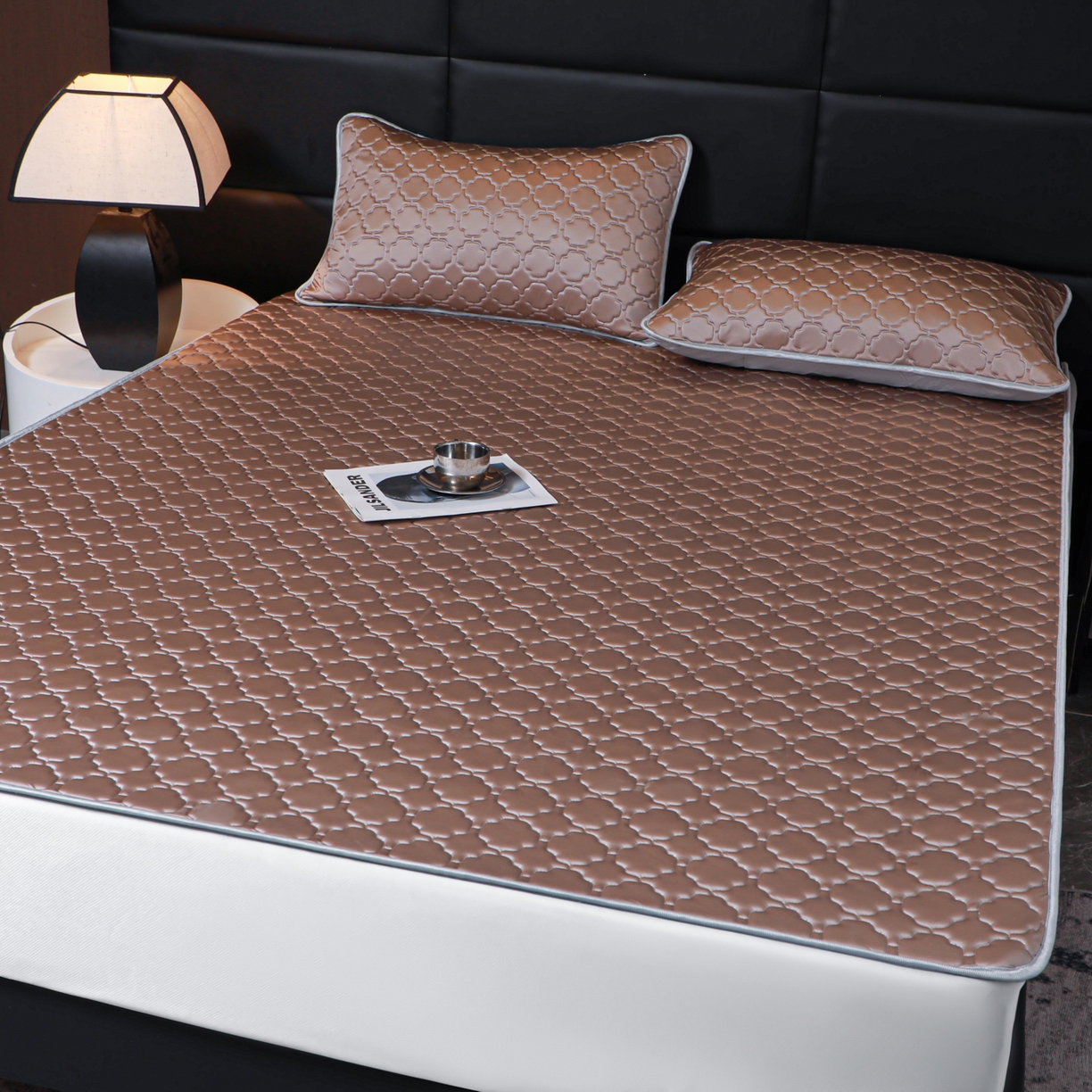 91家纺网 家纺一手货源 找家纺 （总）多乐家纺 2026新款水光冰丝绸锦氨冰皮加厚乳胶凉席席子