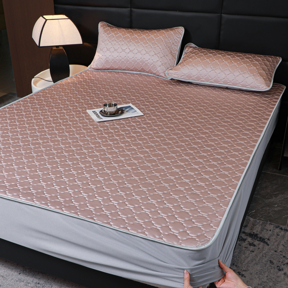 91家纺网 家纺一手货源 找家纺 （总）多乐家纺 2026新款水光冰丝绸锦氨冰皮加厚乳胶凉席席子