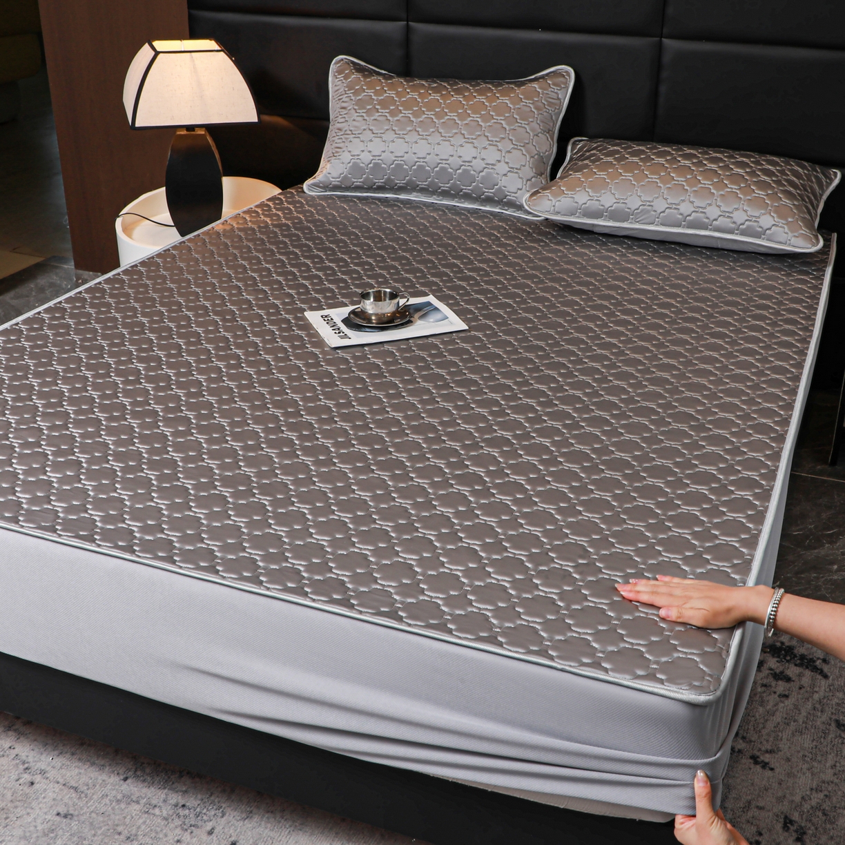 91家纺网 家纺一手货源 找家纺 （总）多乐家纺 2026新款水光冰丝绸锦氨冰皮加厚乳胶凉席席子