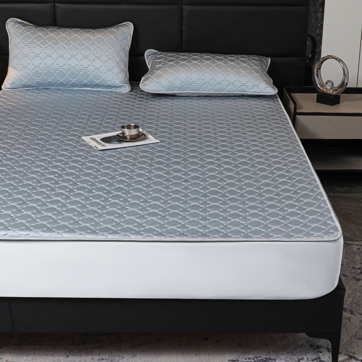 91家纺网 家纺一手货源 找家纺 多乐家纺 2026新款水光冰丝绸锦氨冰皮加厚乳胶凉席席子 雾蓝-床席款