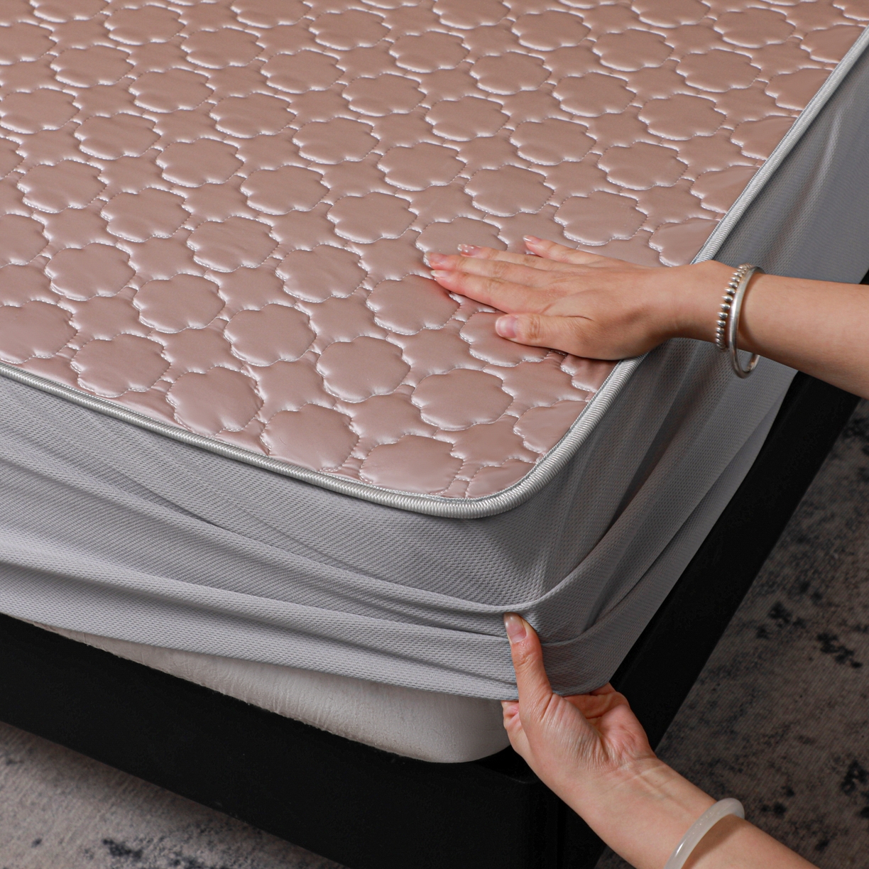 91家纺网 家纺一手货源 找家纺 （总）多乐家纺 2026新款水光冰丝绸锦氨冰皮加厚乳胶凉席席子