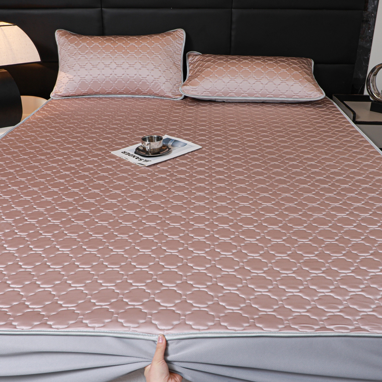 91家纺网 家纺一手货源 找家纺 （总）多乐家纺 2026新款水光冰丝绸锦氨冰皮加厚乳胶凉席席子