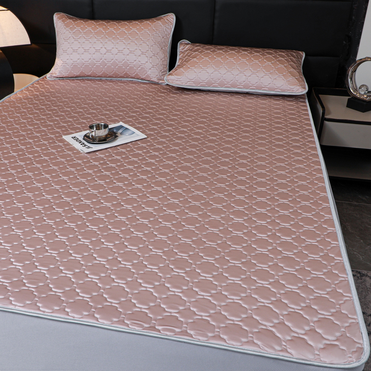 91家纺网 家纺一手货源 找家纺 （总）多乐家纺 2026新款水光冰丝绸锦氨冰皮加厚乳胶凉席席子