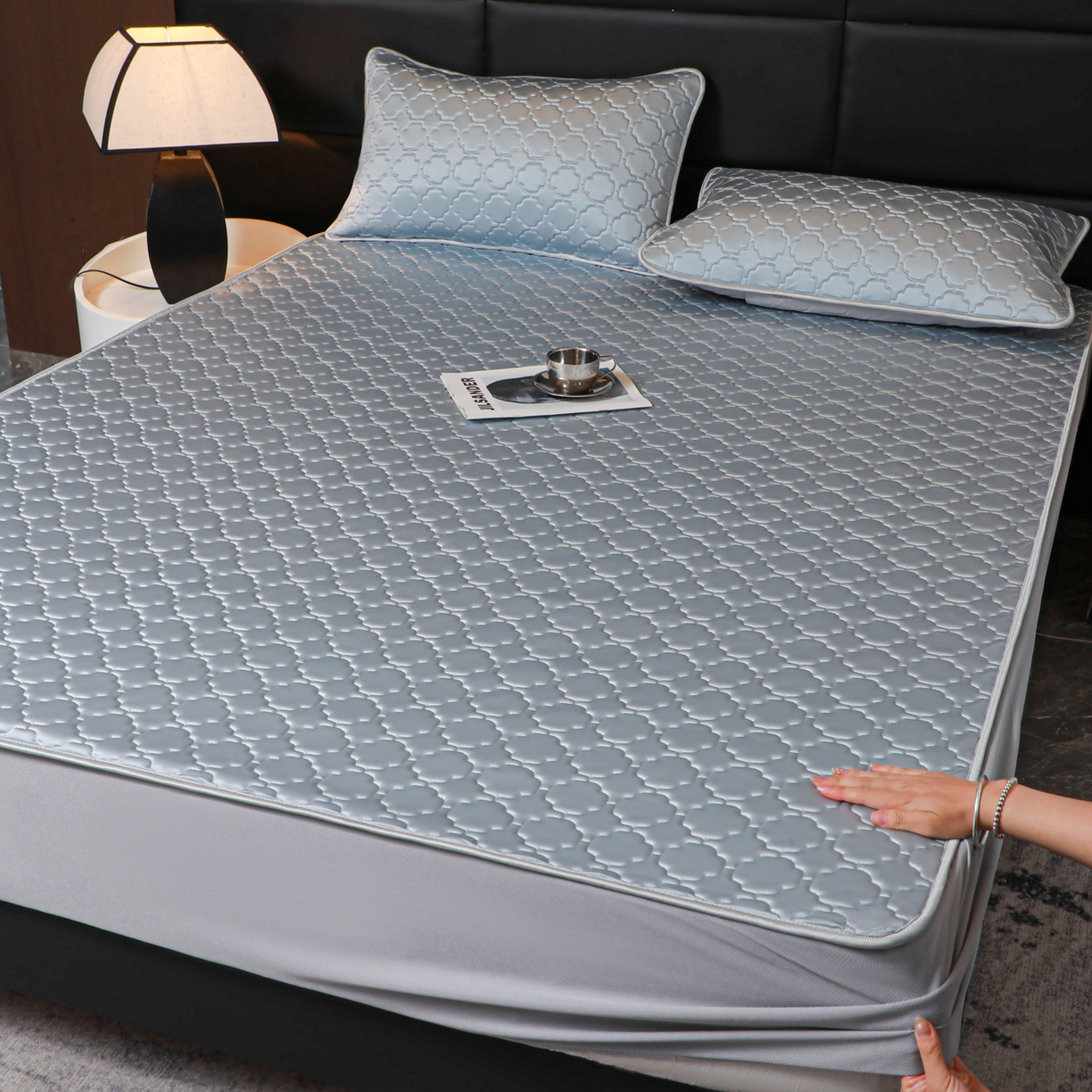 91家纺网 家纺一手货源 找家纺 （总）多乐家纺 2026新款水光冰丝绸锦氨冰皮加厚乳胶凉席席子