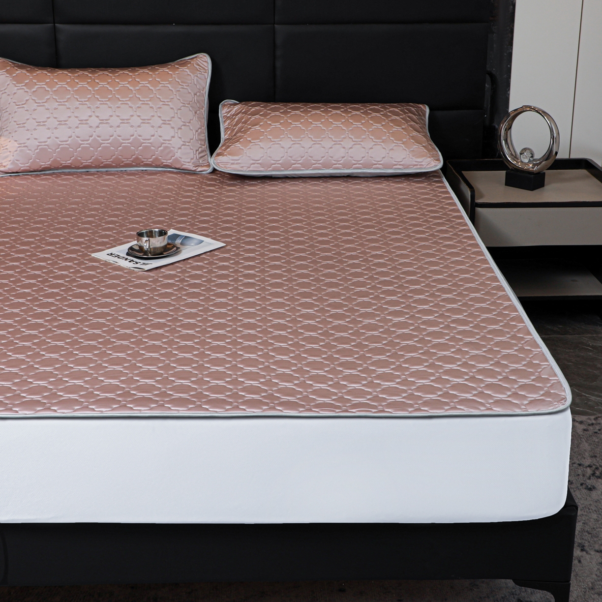 91家纺网 家纺一手货源 找家纺 多乐家纺 2026新款水光冰丝绸锦氨冰皮加厚乳胶凉席席子 桔梗紫-床席款