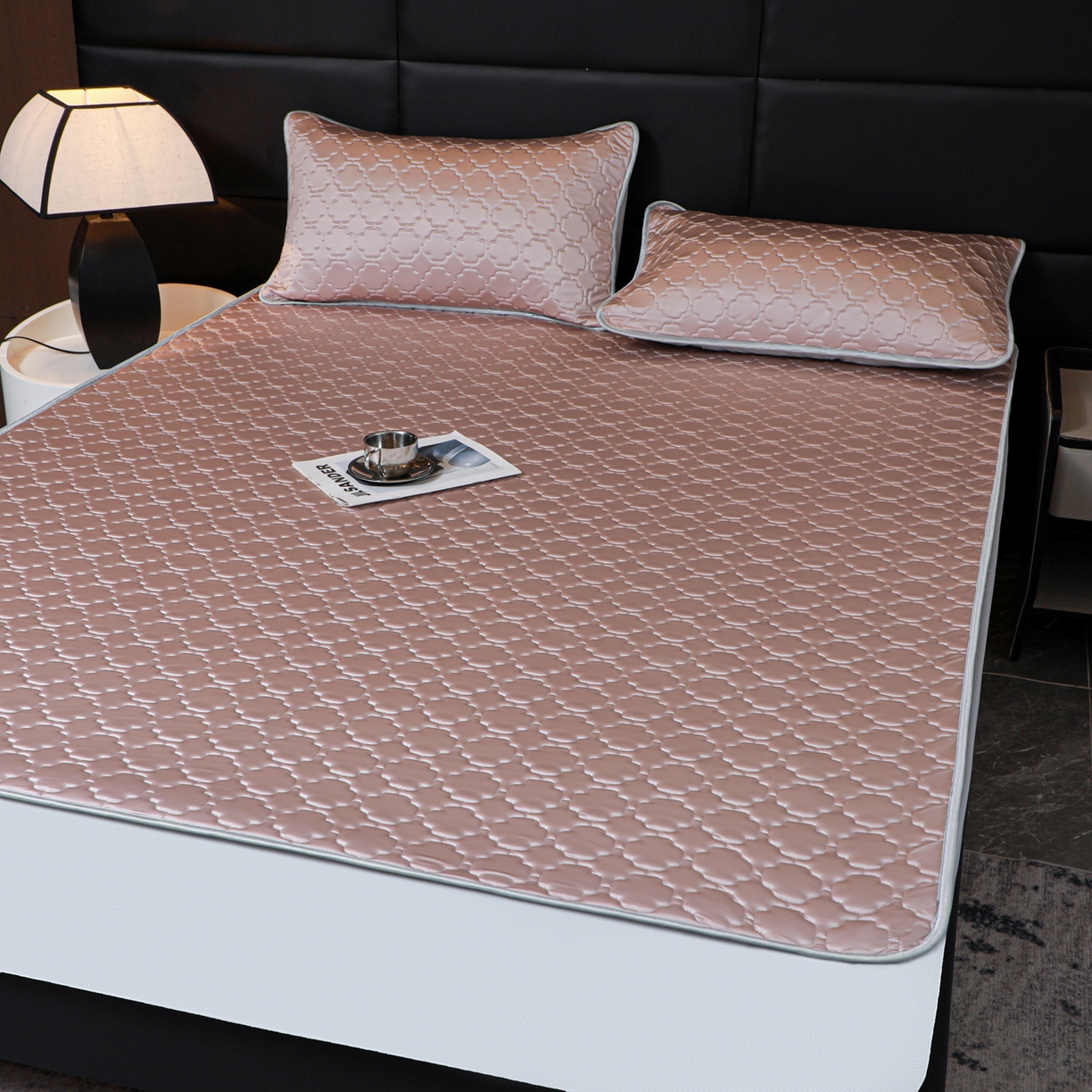 91家纺网 家纺一手货源 找家纺 （总）多乐家纺 2026新款水光冰丝绸锦氨冰皮加厚乳胶凉席席子