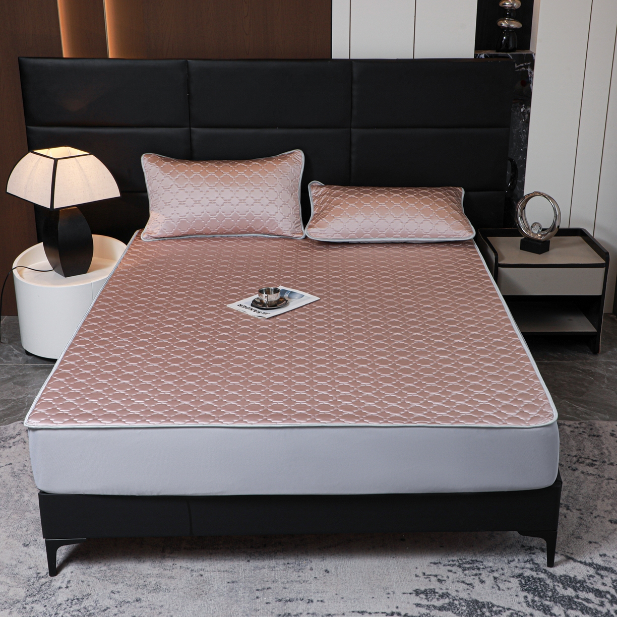 91家纺网 家纺一手货源 找家纺 多乐家纺 2026新款水光冰丝绸锦氨冰皮加厚乳胶凉席席子 桔梗紫-床笠款