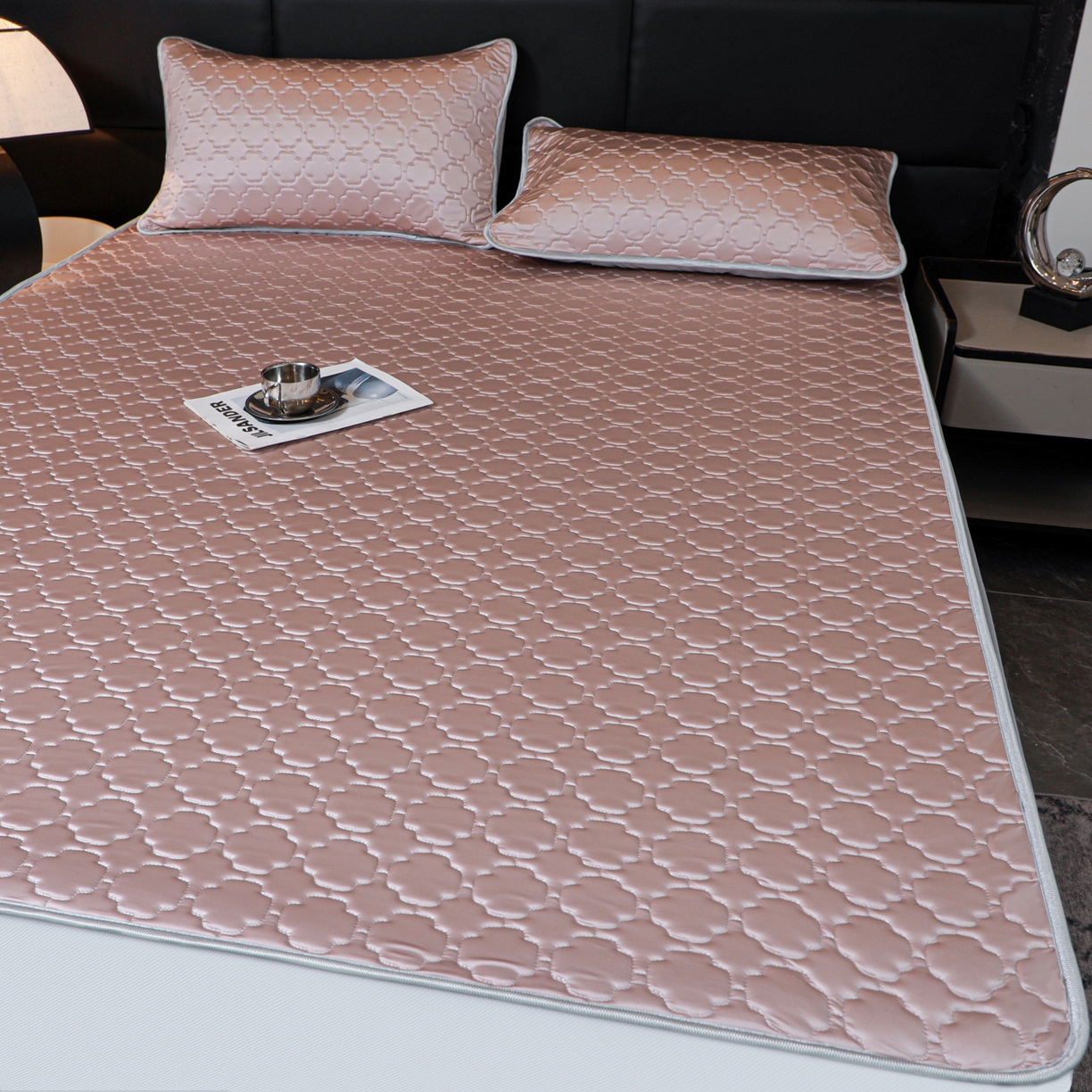 91家纺网 家纺一手货源 找家纺 多乐家纺 2026新款水光冰丝绸锦氨冰皮加厚乳胶凉席席子 桔梗紫-床席款