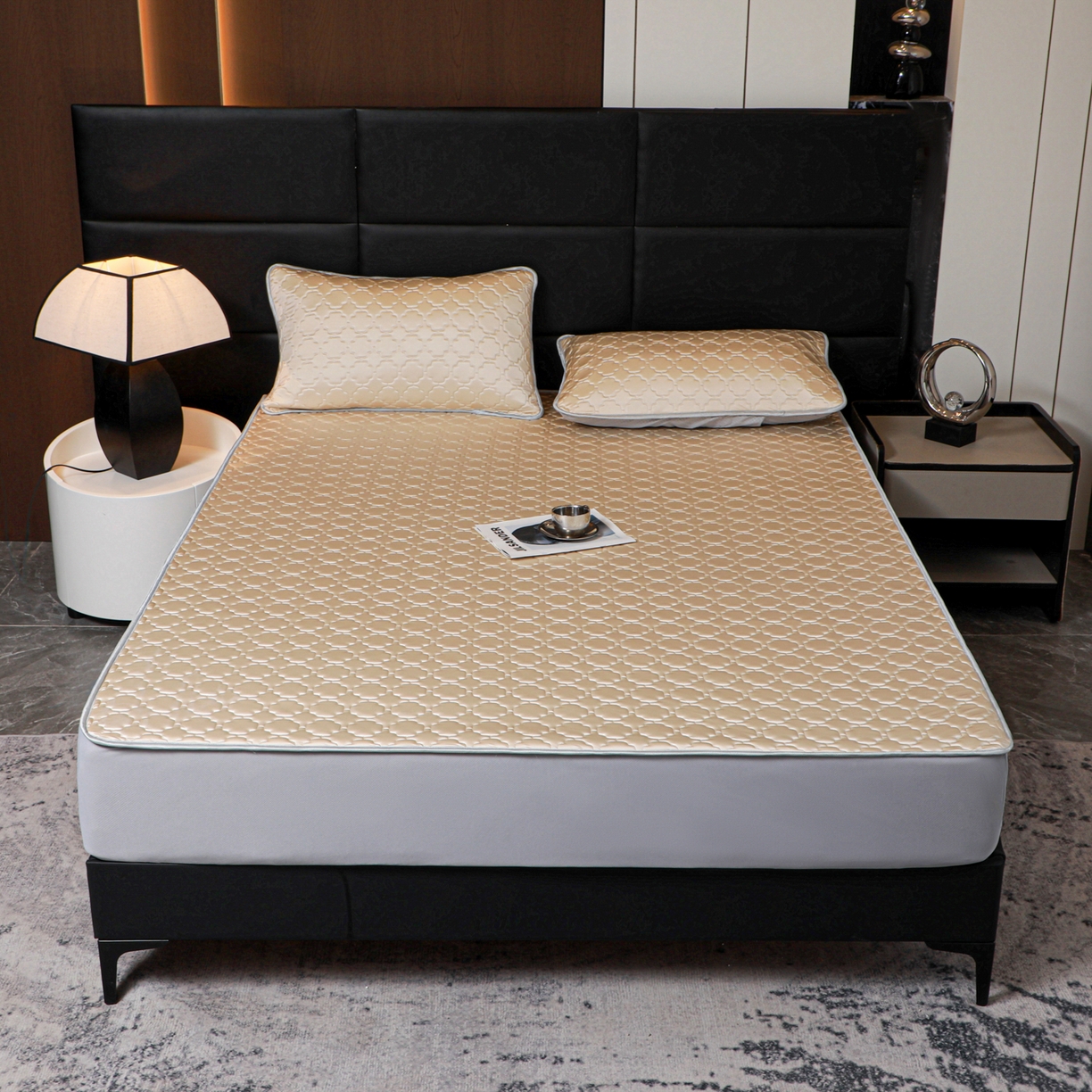 91家纺网 家纺一手货源 找家纺 多乐家纺 2026新款水光冰丝绸锦氨冰皮加厚乳胶凉席席子 杏黄-床笠款