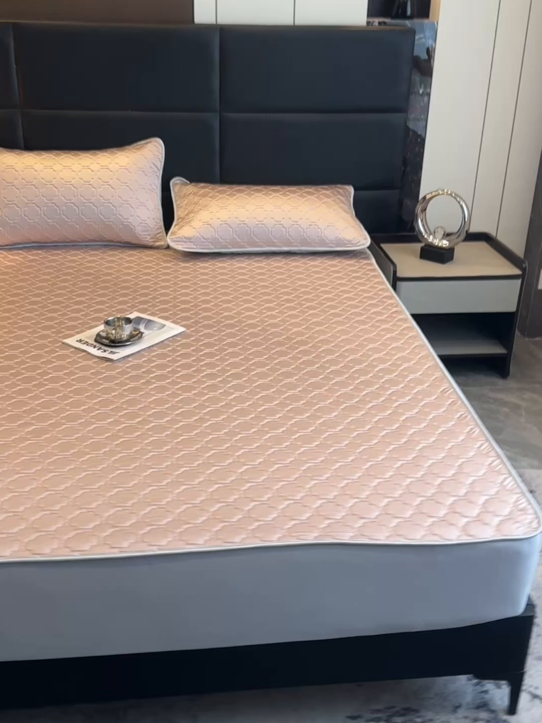 91家纺网 家纺一手货源 找家纺 （总）多乐家纺 2026新款水光冰丝绸锦氨冰皮加厚乳胶凉席席子