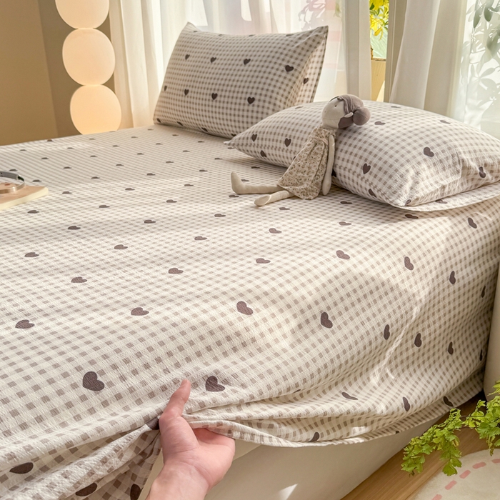 91家纺网 家纺一手货源 找家纺 丝芙妮家居 2026新款皱皱棉双层纱泡芙棉床单单床单 格纹爱心