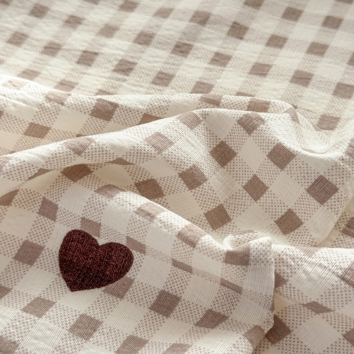 91家纺网 家纺一手货源 找家纺 丝芙妮家居 2026新款皱皱棉双层纱泡芙棉床单单床单 格纹爱心