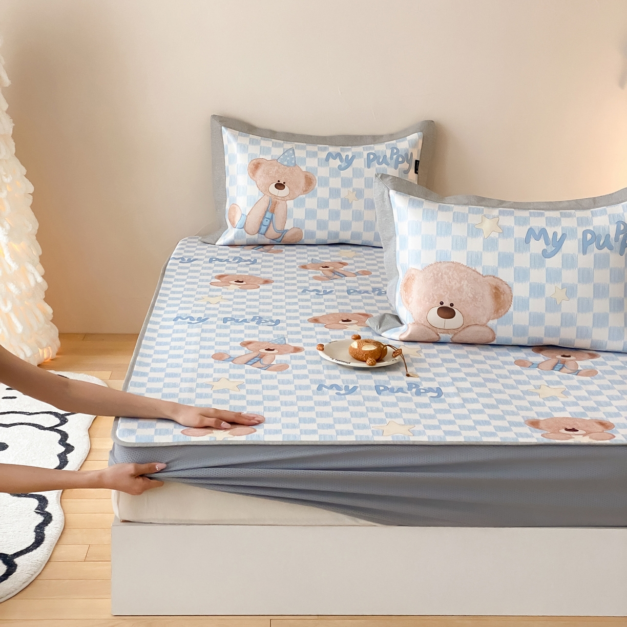 91家纺网 家纺一手货源 找家纺 （总）三味舒屋 2026新款软萌时光系列卡通A类抗菌防螨凉感印花冰丝凉席（床笠款）