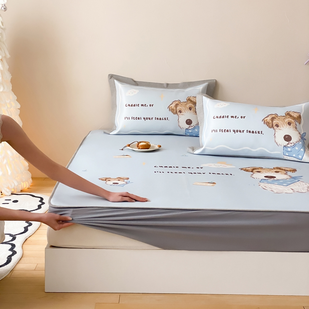 91家纺网 家纺一手货源 找家纺 （总）三味舒屋 2026新款软萌时光系列卡通A类抗菌防螨凉感印花冰丝凉席（床笠款）