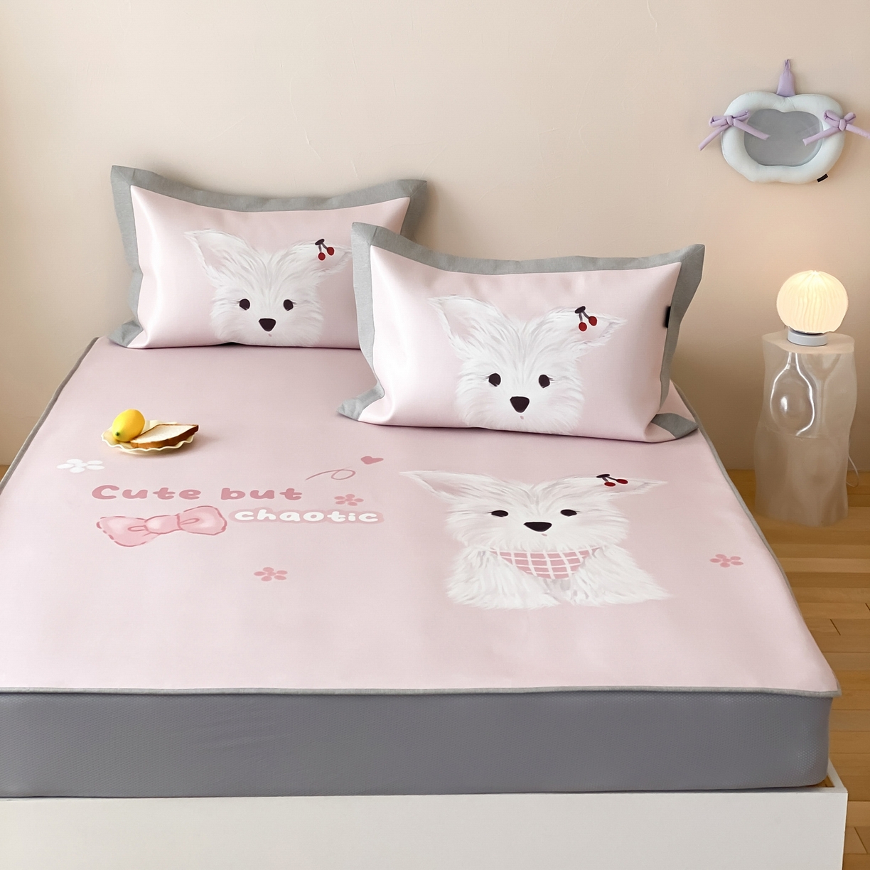 91家纺网 家纺一手货源 找家纺 三味舒屋 2026新款软萌时光系列卡通A类抗菌防螨凉感印花冰丝凉席（床笠款） 樱桃小白