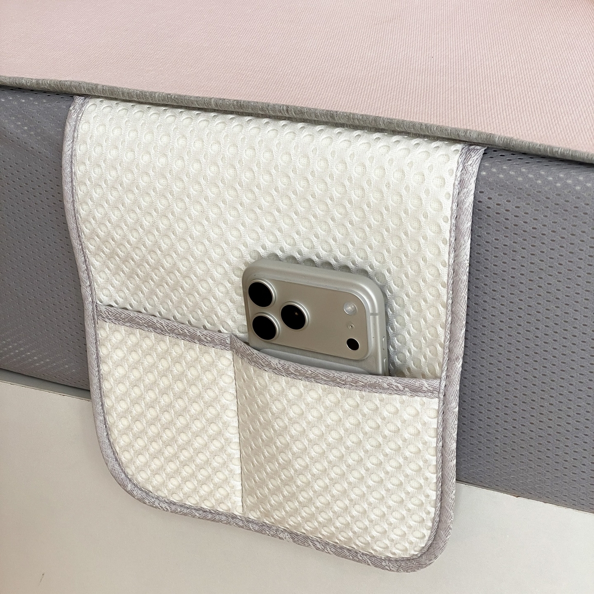 91家纺网 家纺一手货源 找家纺 三味舒屋 2026新款软萌时光系列卡通A类抗菌防螨凉感印花冰丝凉席（床笠款） 樱桃小白