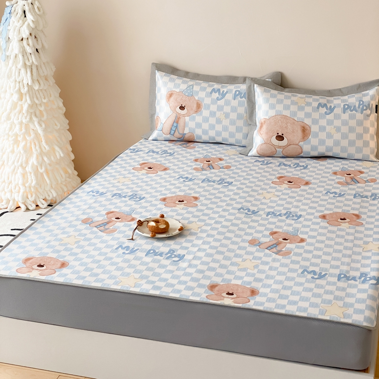 91家纺网 家纺一手货源 找家纺 三味舒屋 2026新款软萌时光系列卡通A类抗菌防螨凉感印花冰丝凉席（床笠款） 星语贝比