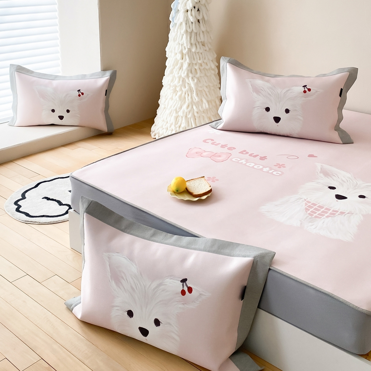 91家纺网 家纺一手货源 找家纺 三味舒屋 2026新款软萌时光系列卡通A类抗菌防螨凉感印花冰丝凉席（床笠款） 樱桃小白